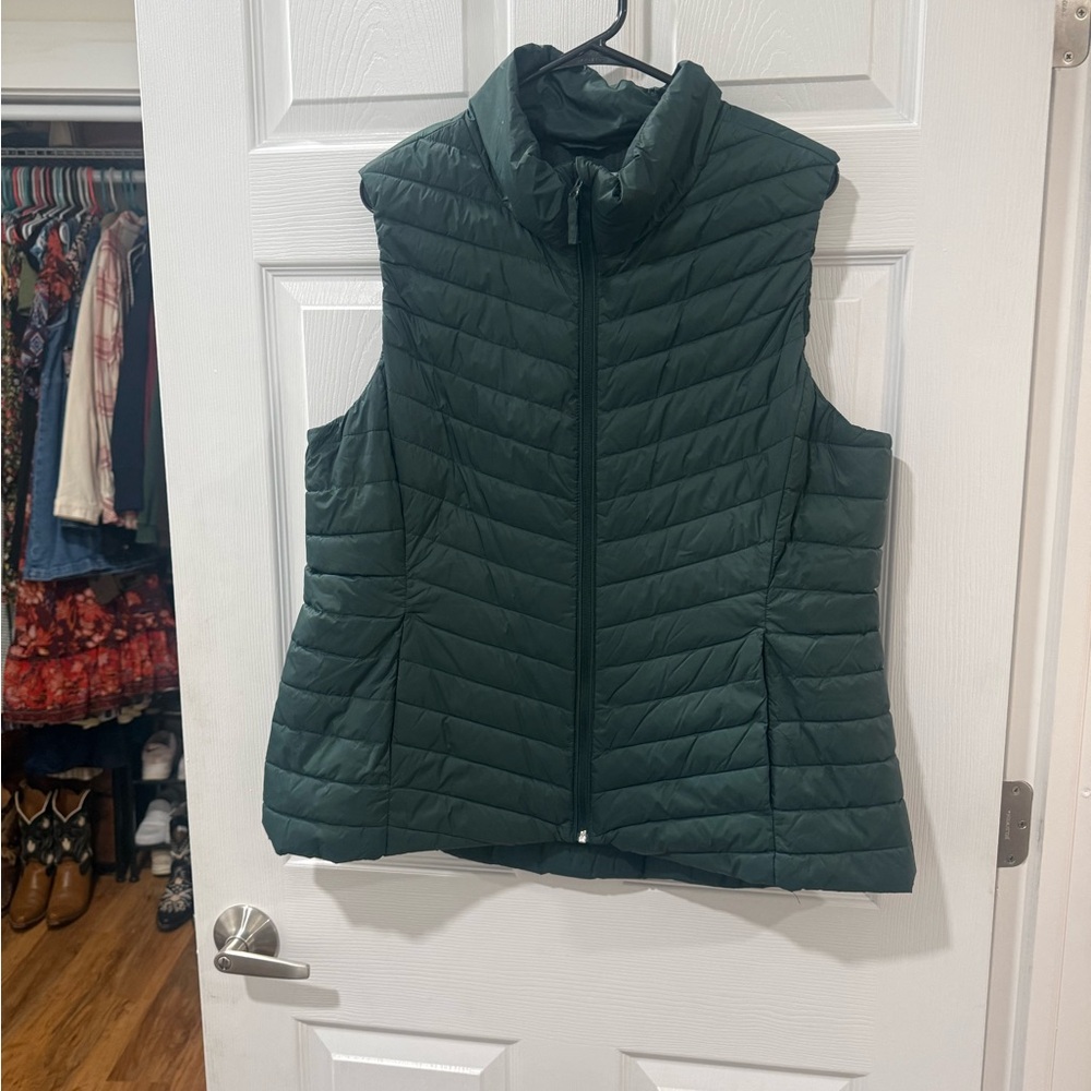 Old Navy Quilted Puffer Vest in Emerald Green